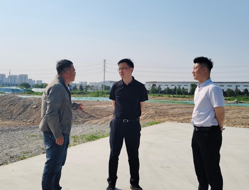 20250529徐总调研招商项目现场1.jpg 20250529徐总调研招商项目现场1.jpg